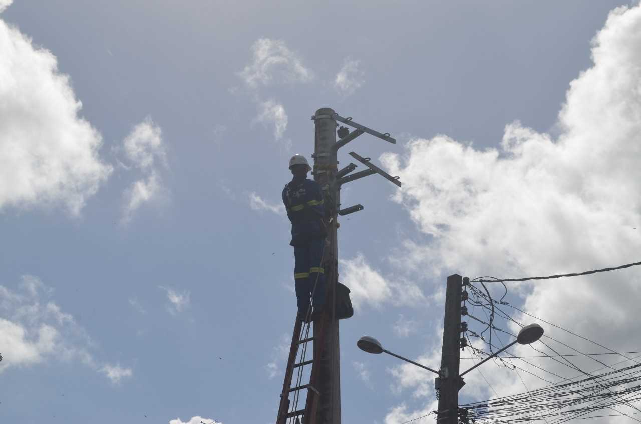 Camacã: Coelba inicia a troca de fiação e rede elétrica em pontos estratégicos da cidade

